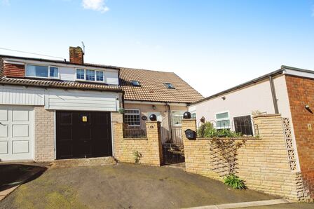 Cross Drive, 2 bedroom Semi Detached House for sale, £295,000