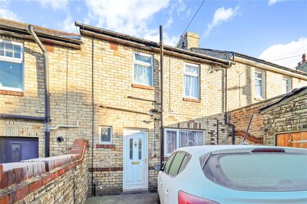 2 bedroom Mid Terrace House to rent