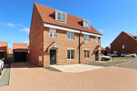 Skylark Grove, 4 bedroom Semi Detached House for sale, £315,000