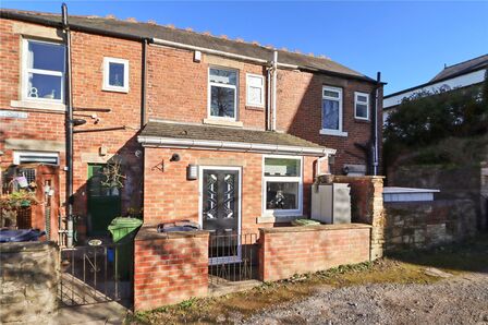 2 bedroom Mid Terrace House for sale