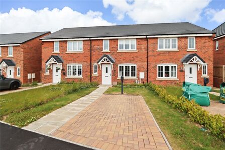 Fieldfare Avenue, 3 bedroom Mid Terrace House to rent, £1,100 pcm