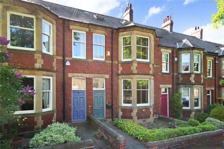 5 bedroom Mid Terrace House for sale