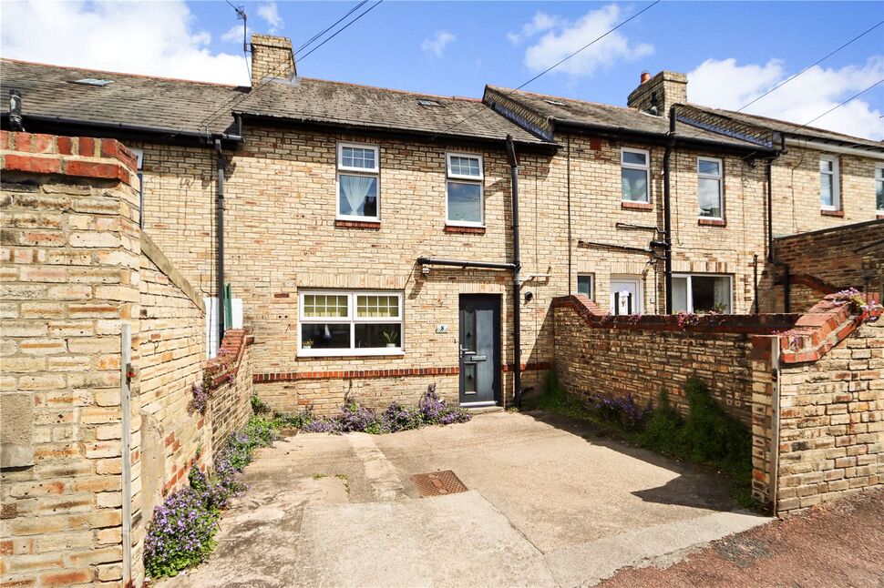 2 bedroom Mid Terrace House for sale