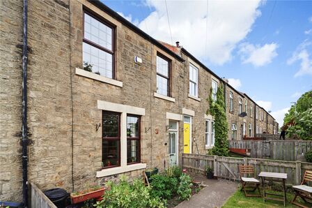 3 bedroom Mid Terrace House for sale