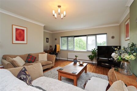 5 bedroom Mid Terrace House for sale