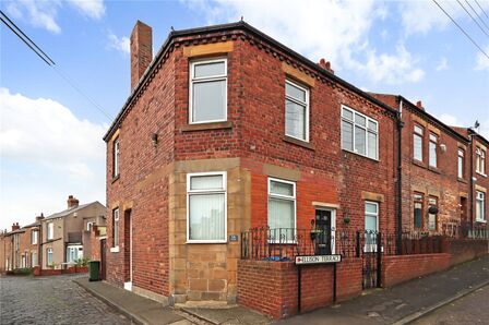 2 bedroom End Terrace Flat for sale