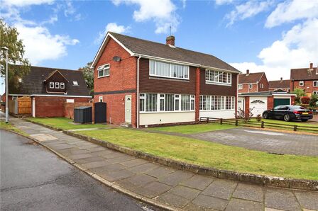 Grange Crescent, 3 bedroom Mid Terrace House for sale, £260,000