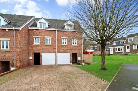 Old Eltringham Court, 3 bedroom End Terrace House for sale, &pound;220,000