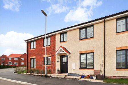 3 bedroom Mid Terrace House for sale