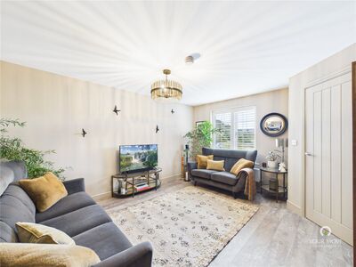 3 bedroom Mid Terrace House for sale