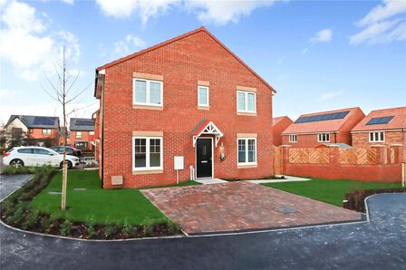 Argus Gardens, 3 bedroom End Terrace House to rent, &pound;1,200 pcm