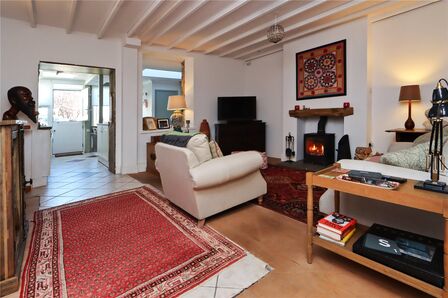 2 bedroom Mid Terrace House for sale