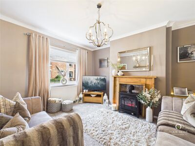 3 bedroom Mid Terrace House for sale