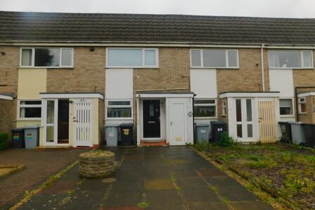 Greystone Park, 2 bedroom Mid Terrace House to rent, &pound;800 pcm