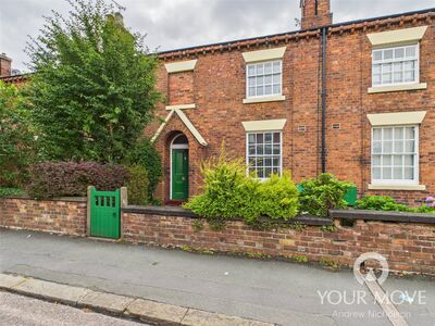 2 bedroom Mid Terrace House for sale