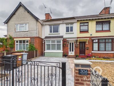 3 bedroom Mid Terrace House for sale