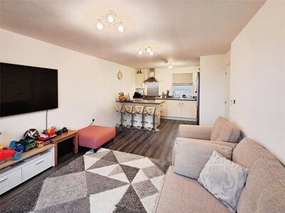 2 bedroom Flat for sale