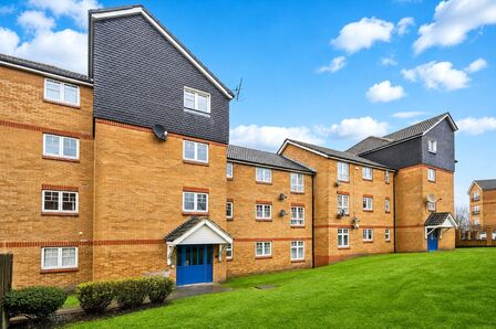 Greenhaven Drive, 2 bedroom Flat for sale, &pound;250,000