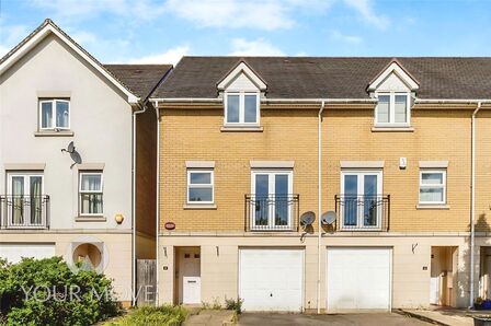 4 bedroom End Terrace House to rent