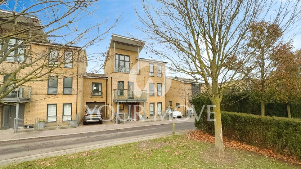 Main image of 5 bedroom Semi Detached House to rent, Park Lane, Greenhithe, Kent, DA9