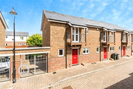 Hatton Mews, 2 bedroom End Terrace House to rent, £1,600 pcm