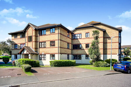 Osbourne Road, 2 bedroom  Flat to rent, £1,350 pcm