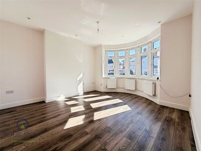 4 bedroom Mid Terrace House to rent