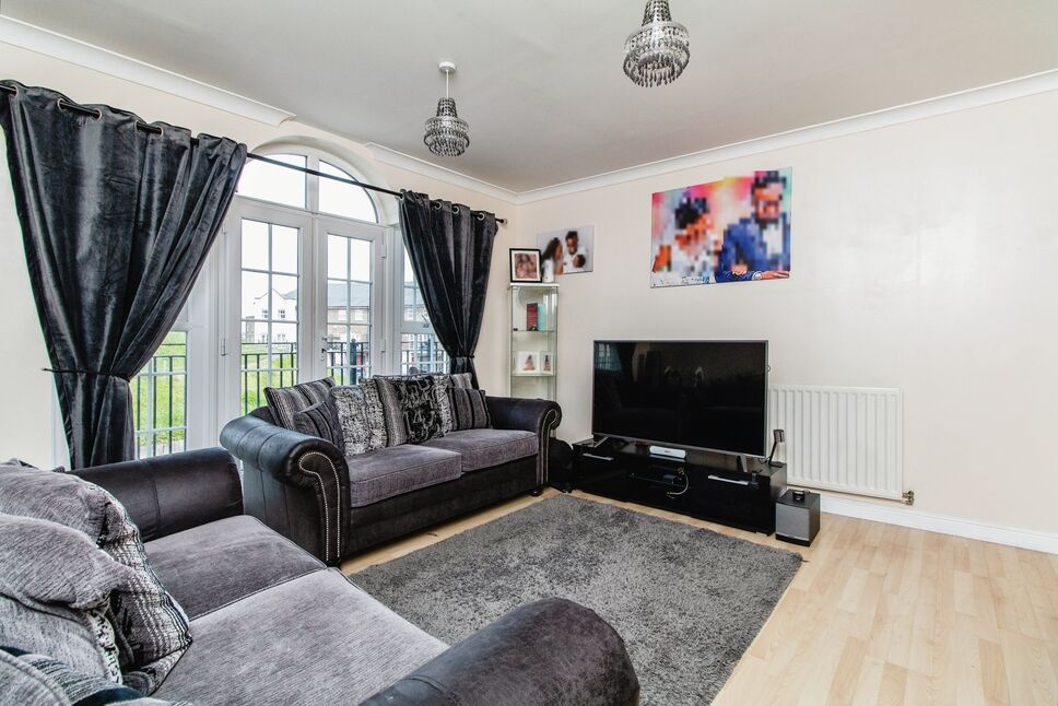 2 bedroom Flat for sale, Palladian Circus, Greenhithe, DA9 £260,000