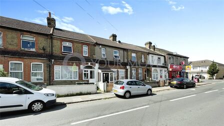 St. Vincents Road, 3 bedroom Mid Terrace House to rent, £1,950 pcm