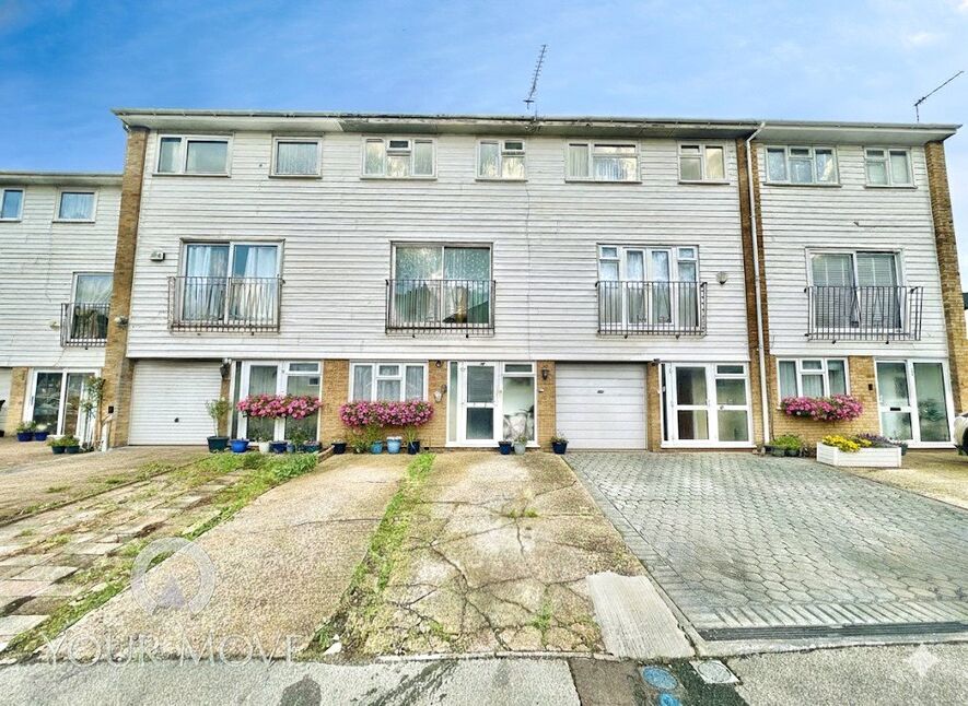 4 bedroom Mid Terrace House for sale