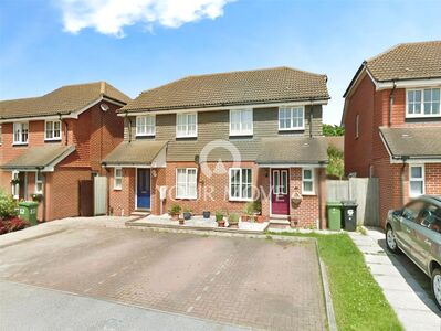 Latham Close, 3 bedroom  Property to rent, £2,100 pcm