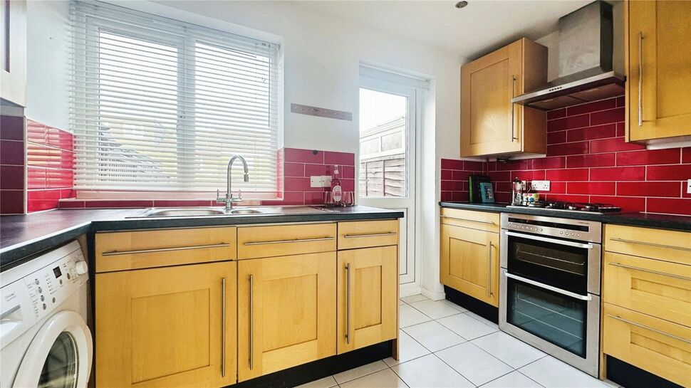 2 bedroom Mid Terrace House for sale, Chatsworth Road, Dartford, DA1