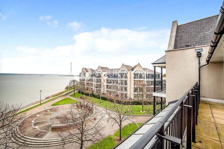 The Boulevard, 2 bedroom  Flat for sale, £450,000