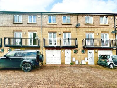 Marston Court, 3 bedroom Mid Terrace House for sale, £400,000