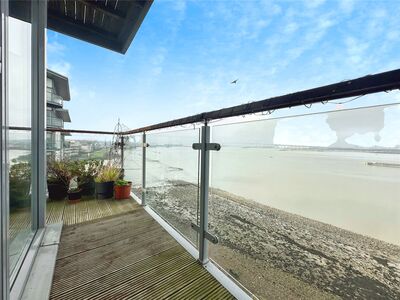 2 bedroom  Flat for sale