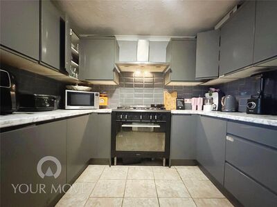 3 bedroom Flat for sale