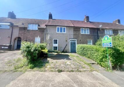 2 bedroom Mid Terrace House for sale