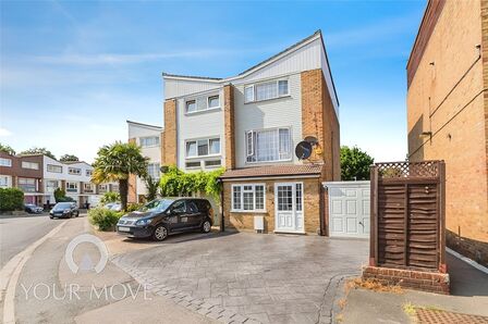 Phoenix Place, 1 bedroom Semi Detached House to rent, £825 pcm
