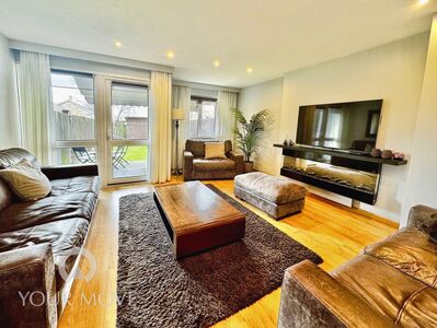 Alamein Gardens, 3 bedroom Flat for sale, &pound;300,000