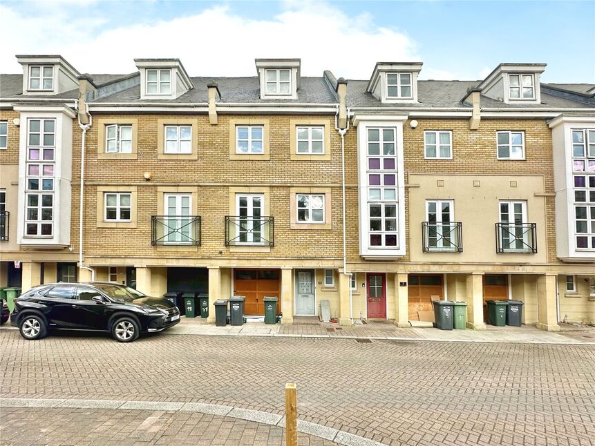 4 bedroom Mid Terrace House for sale