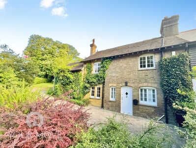 Court Cottages, 5 bedroom Semi Detached House for sale, &pound;725,000