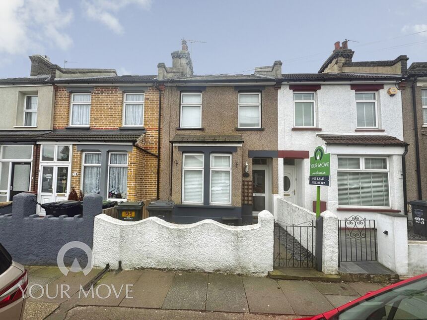 3 bedroom Mid Terrace House for sale
