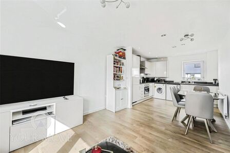Castleridge Drive, 2 bedroom Flat for sale, &pound;270,000