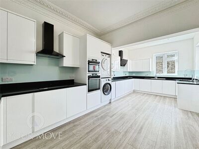 1 bedroom Detached Room to rent