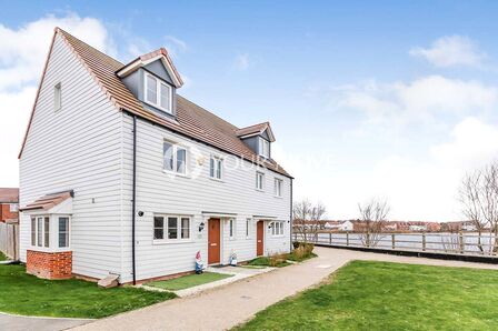 Dartford, 4 bedroom Semi Detached House to rent, £2,250 pcm