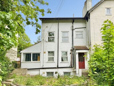 Cobham Terrace, 1 bedroom Flat for sale, &pound;165,000