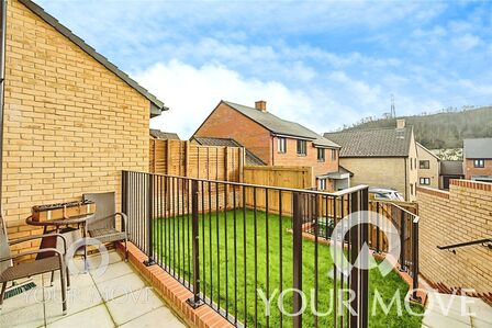 Castle Hill Drive, 3 bedroom Semi Detached House to rent, £2,450 pcm