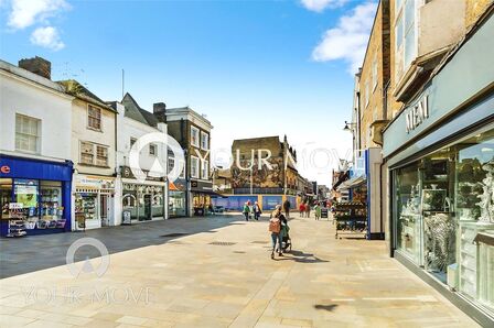 Bulls Head Yard, 2 bedroom  Flat to rent, £1,600 pcm