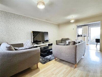Falcon Close, 3 bedroom Mid Terrace House to rent, &pound;1,800 pcm