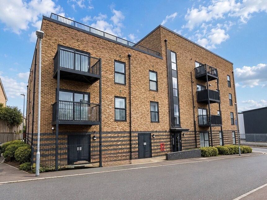 2 bedroom Flat for sale